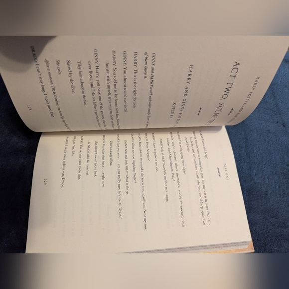 Harry Potter and the Cursed Child part 1&2 - Picture 4 of 5